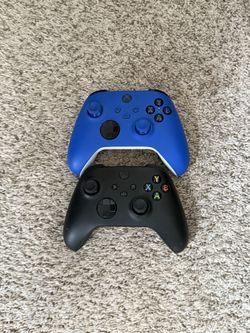 2 Xbox One Controllers 