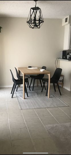 Ikea RÅVAROR Dining table, oak veneer for Sale in San Fernando, CA
