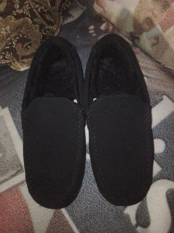 Koolaburra UGGs Men's Black Slip Ons Size 10(BRAND NEW NEVER WORN, WITHOUT BOX)