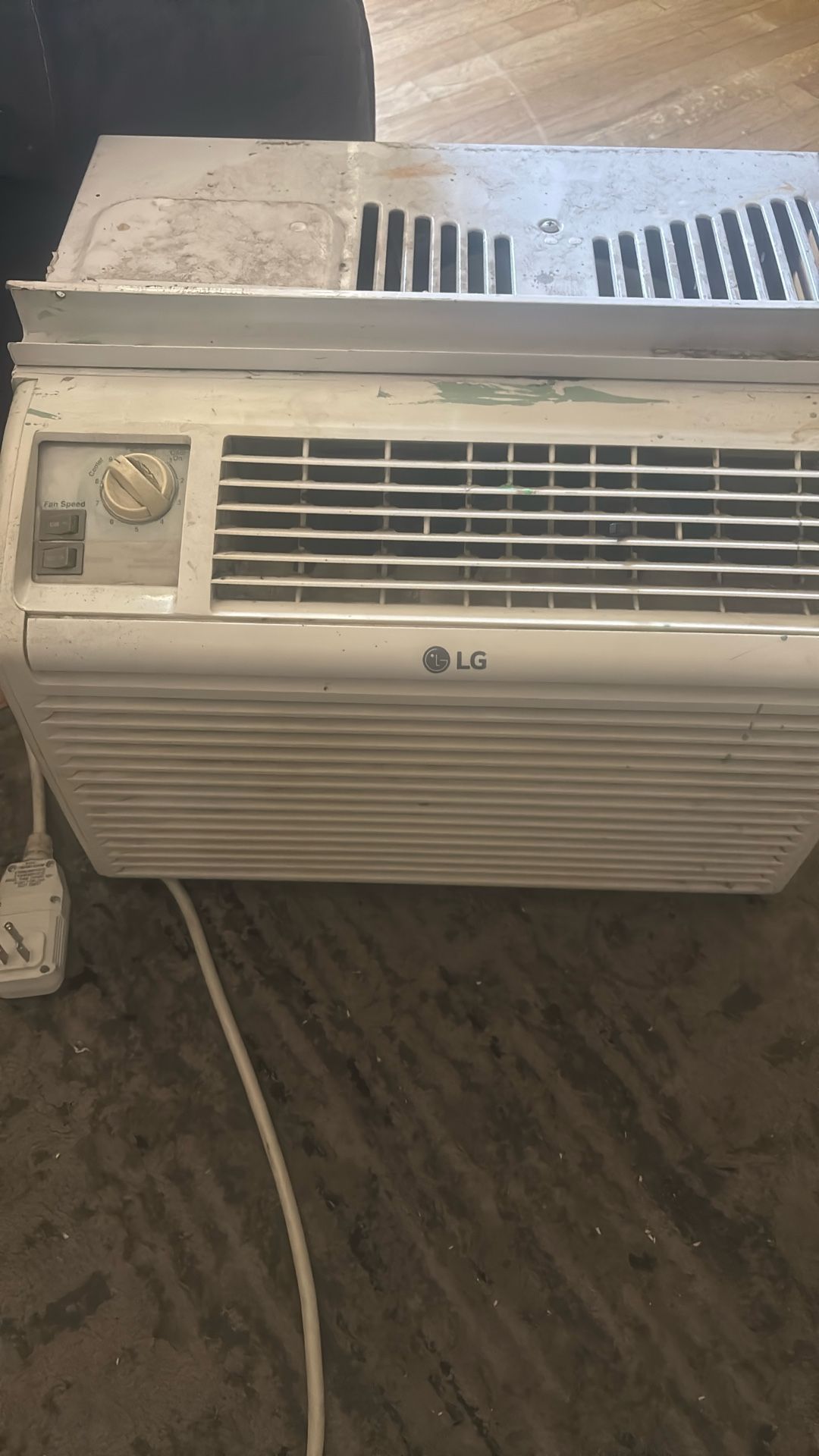 Window Unit Air conditioner Lg