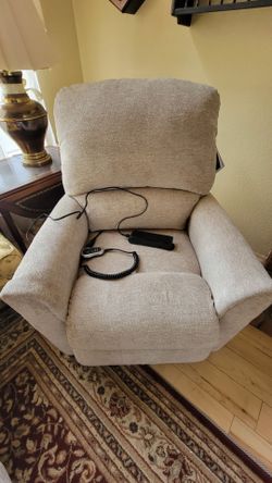 La-Z-BoyJean Power Lift Recliner Chair