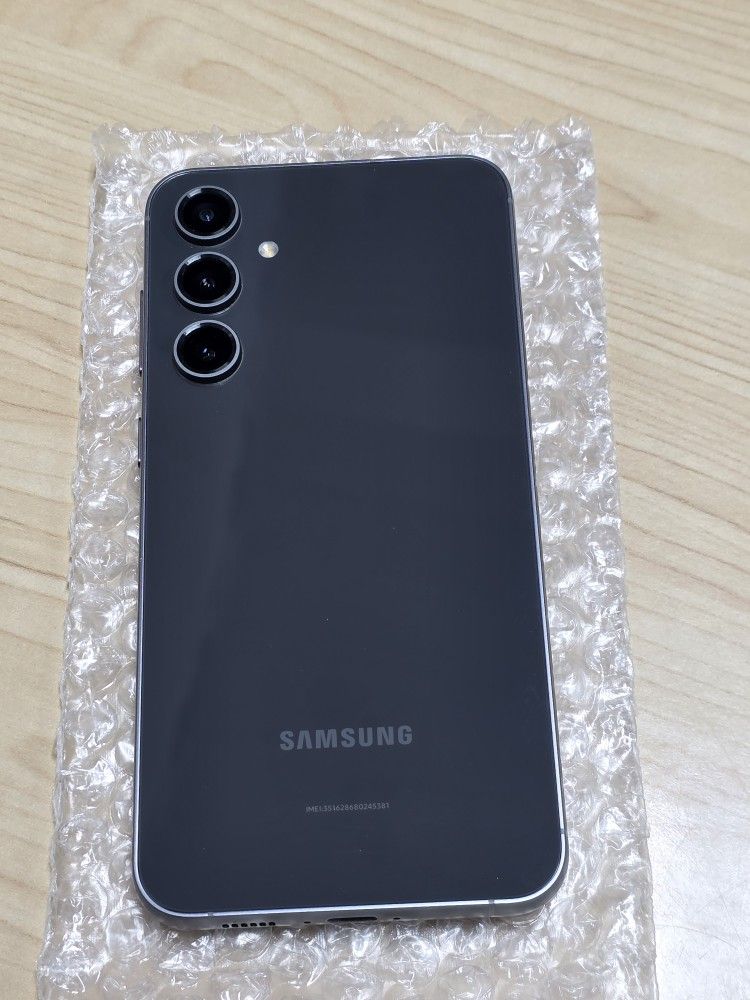 Samsung Galaxy S23 FE Unlocked 128GB. Price Is Firm.   Desbloqueado.