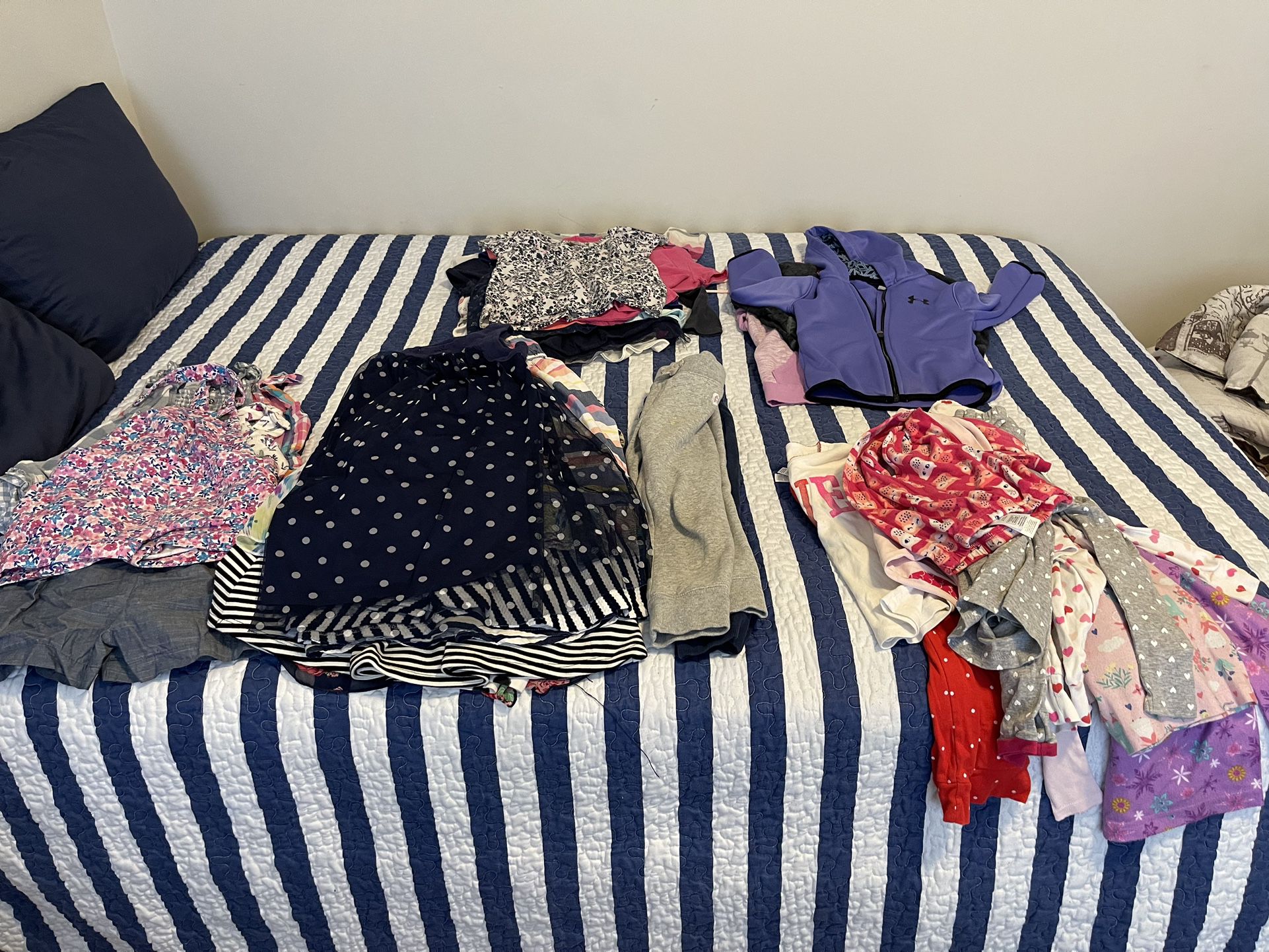 Girls lot Of 4T Clothes