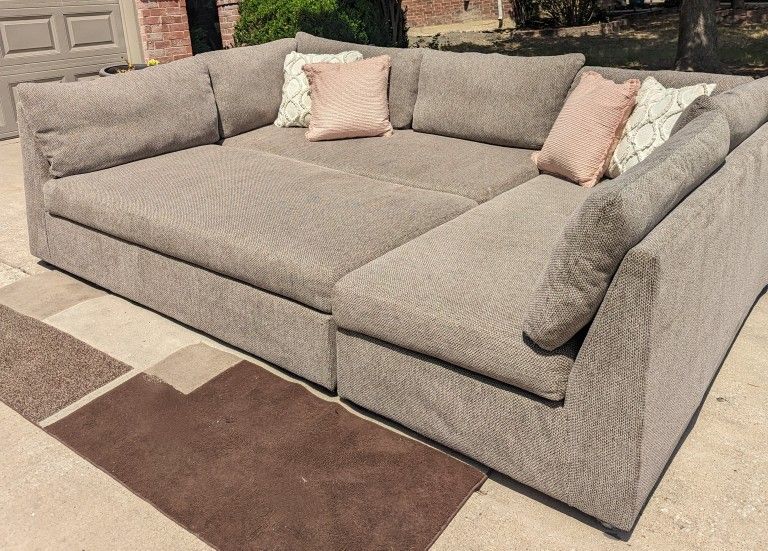 WoodHaven 3-Piece Puzzle Sectional Couch FREE DELIVERY!!
