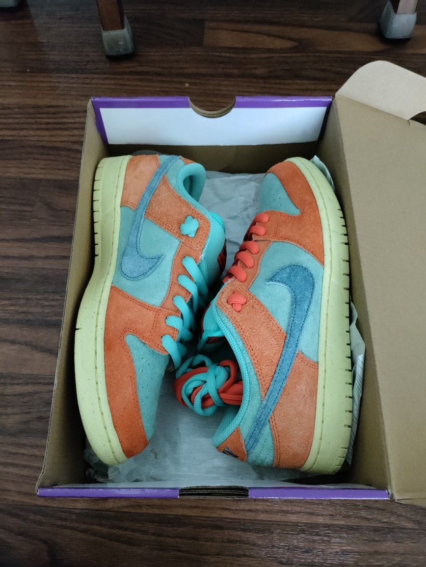 SB Dunk Orange Emerald Size 9.5