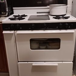 Stove  In Good Conditions 