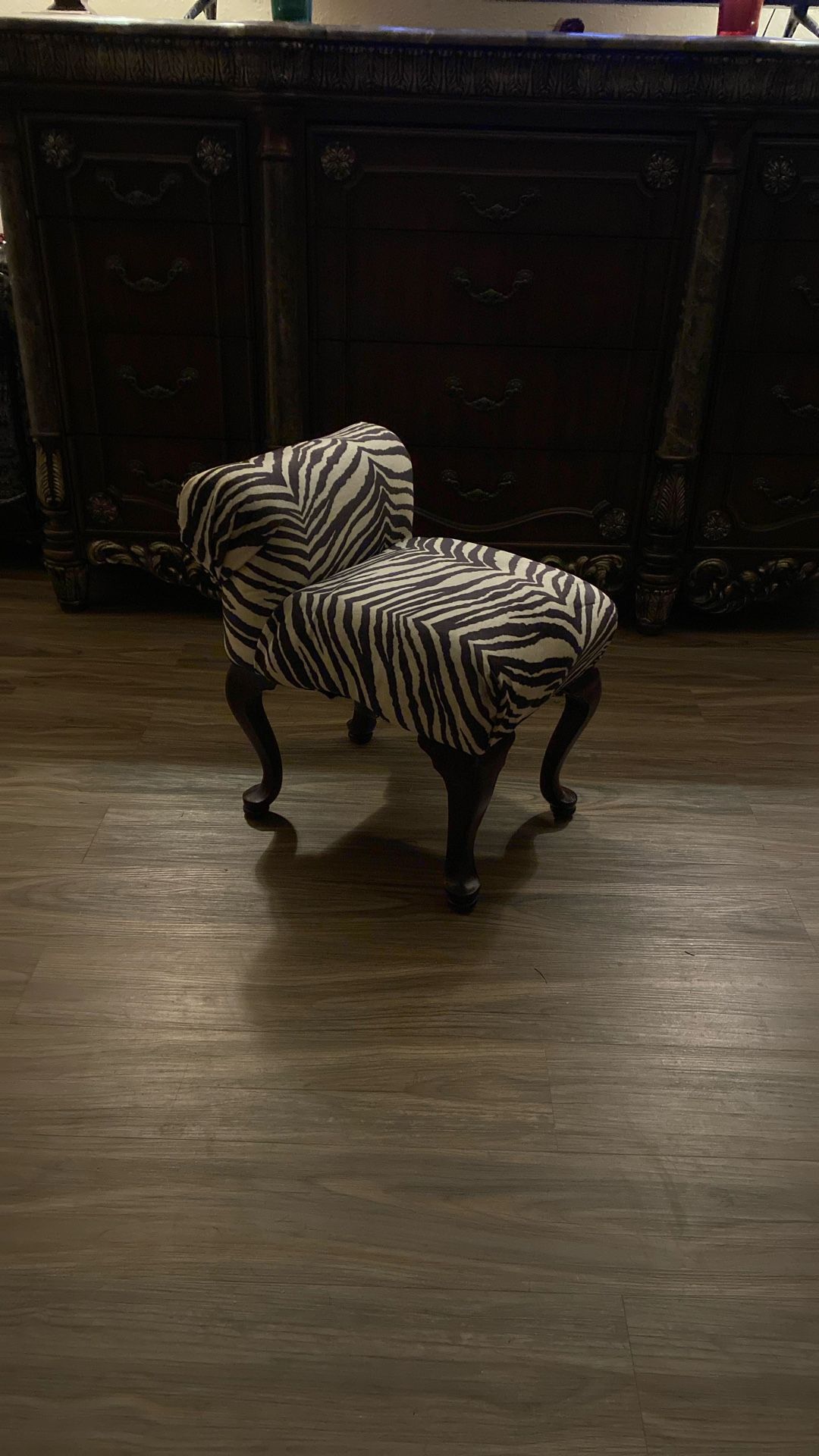 Vanity Stool/ Tuffet