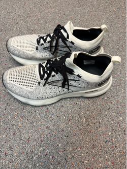 Brooks size 10.5