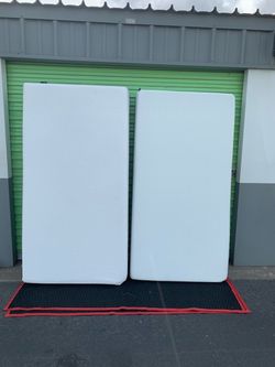 2 TWIN MATTRESSES ( ZINUS )