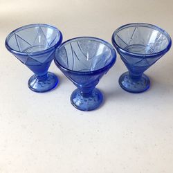 3 Vintage Cobalt Blue Footed Glasses Unique 10$
