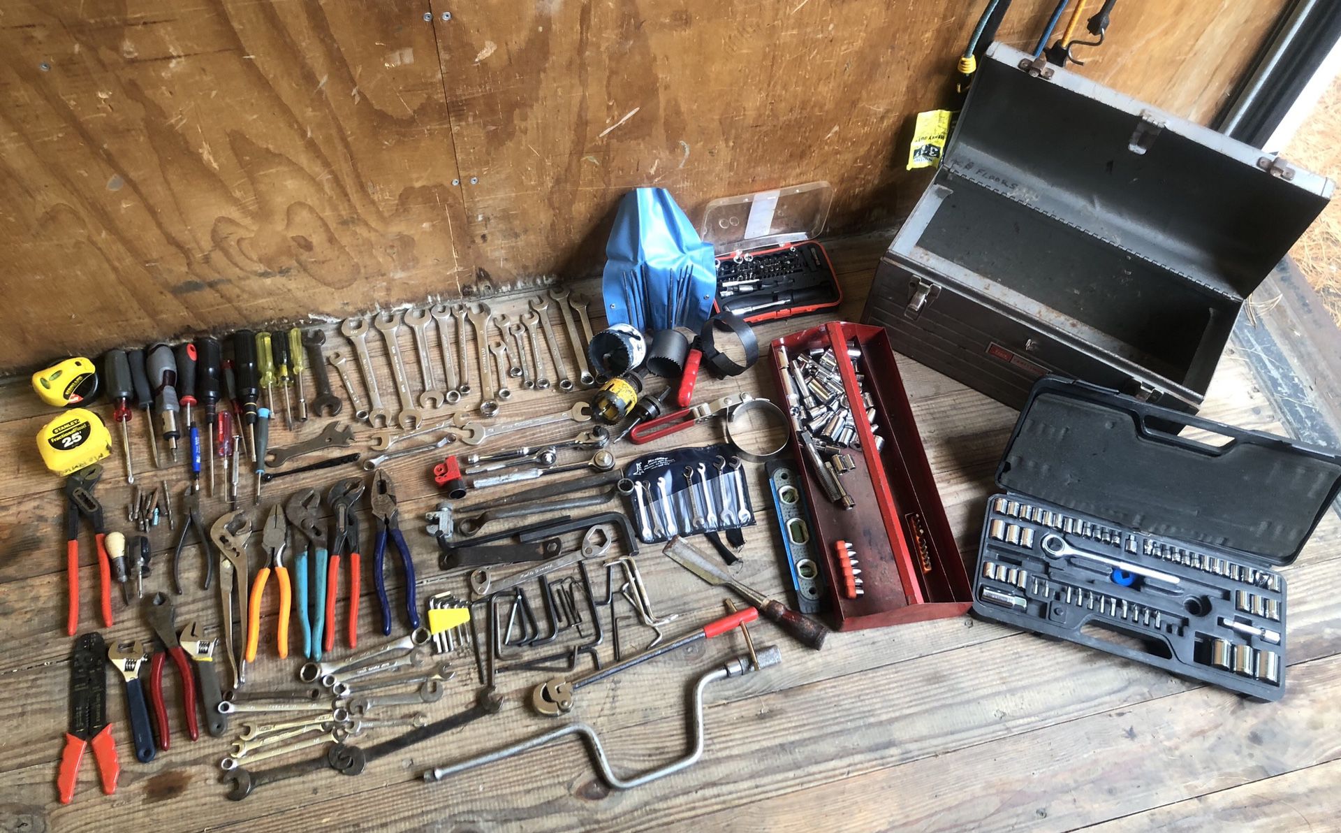 Miscellaneous Tools & Metal Craftsman Tool Box