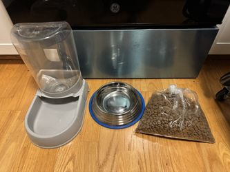 New dog bed, size 25x25, dog food, bowl and water bottle, all for $20!