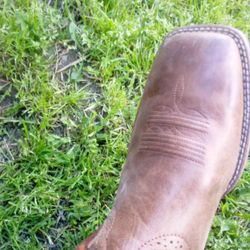 Almost New Boots Size 11 For Men Or Women They're Beautiful