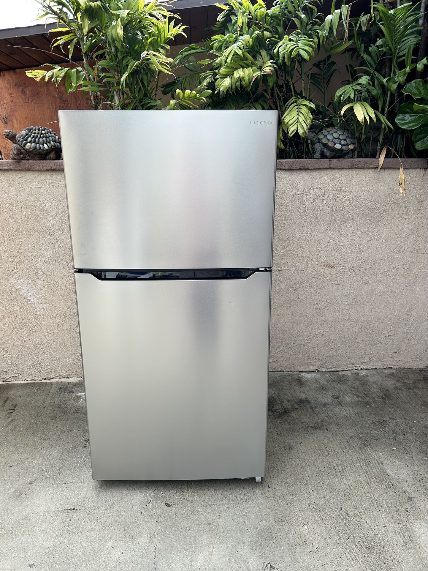 INSIGNIA FRIDGE SILVER 21CU FT 33x31x66๐๐4 MONTHS WARRANTY