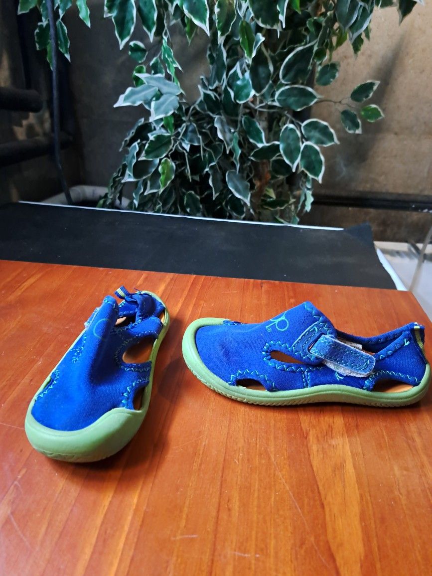 $5 Op Water Shoes For Boys Size 9/10