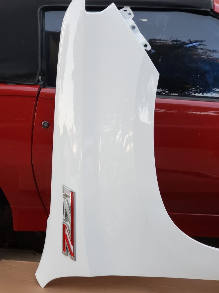 2019 Silverado Z71 fender derecho minimo daño enla parte posterior se abajo OEM original