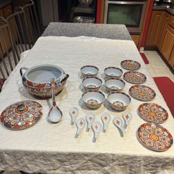 21 PCS LARGE VINTAGE CHINESE PORCELAIN SOUP TUREEN WITH SERVING DISHES GOLD DETAILS HAND PAINT ED