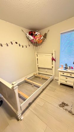 BED FRAME TWIN