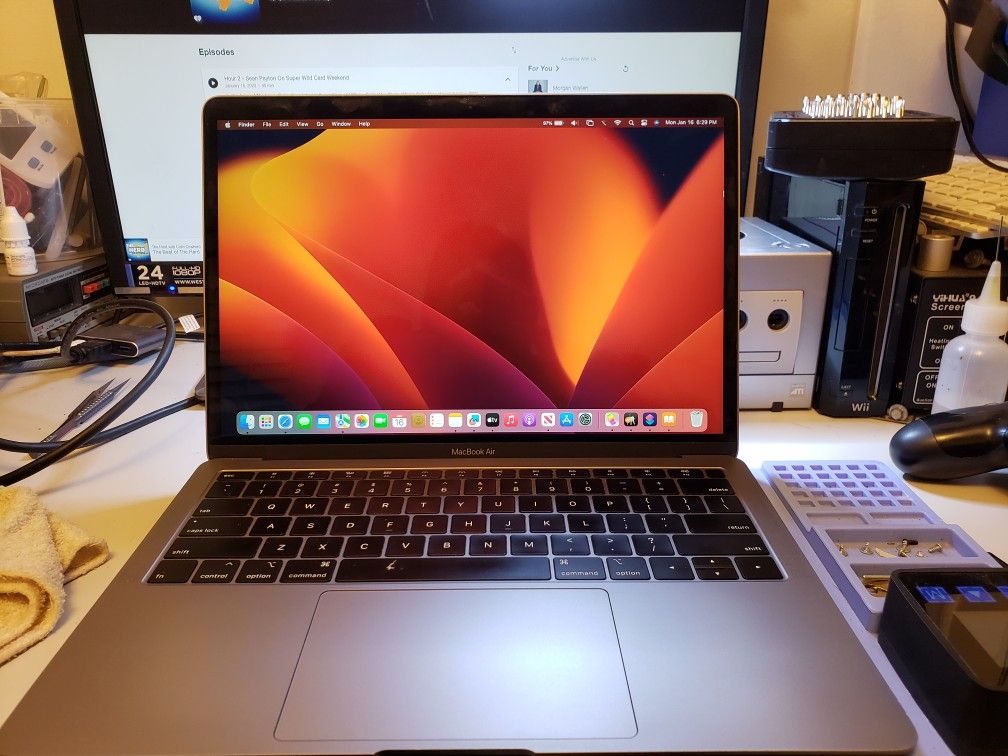 APPLE MACBOOK AIR 2020 MINT CONDITION