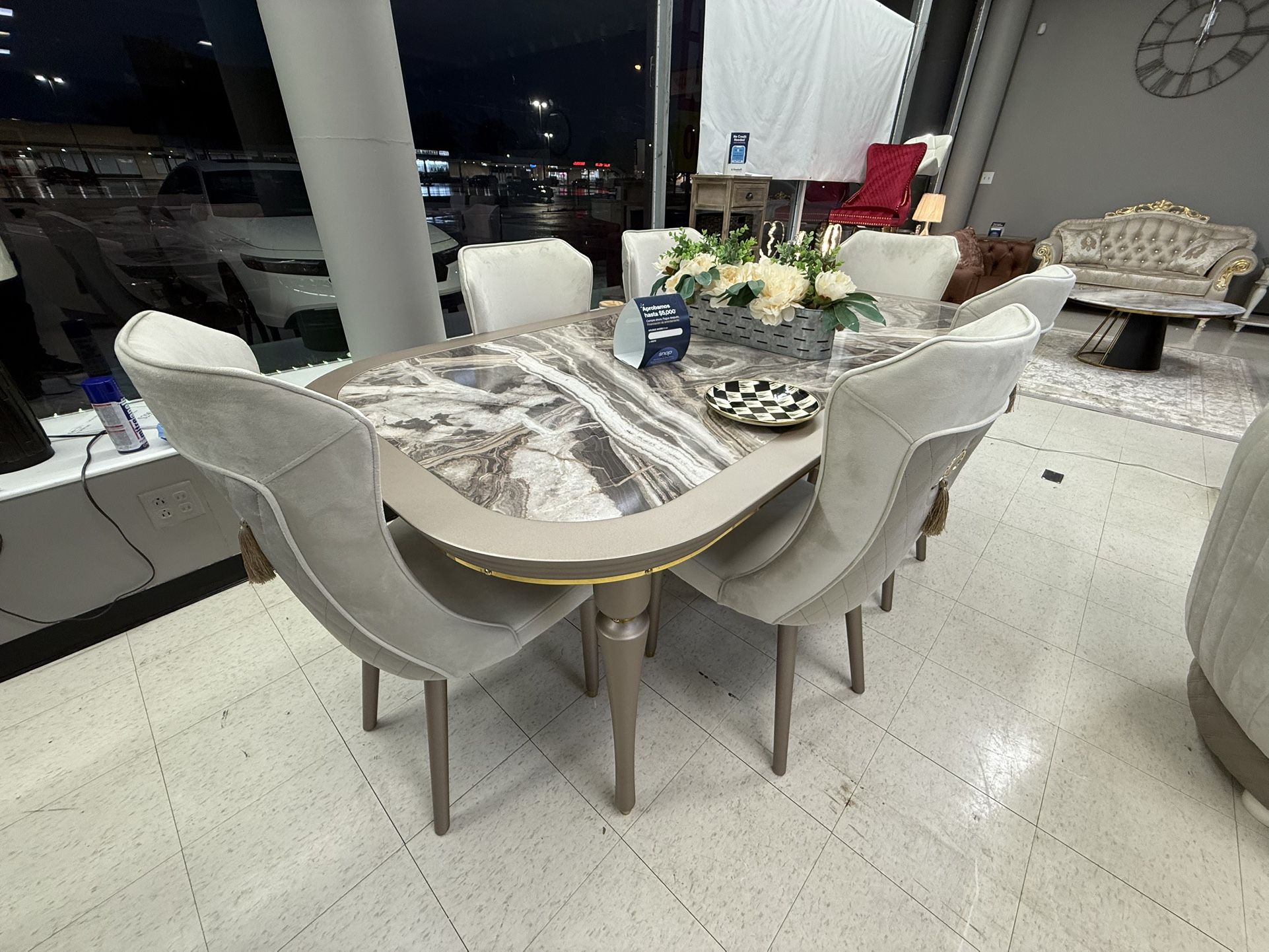Arya Dining Table