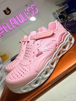 Skechers