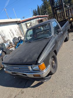 Parting out 1987 Toyota PU Parts