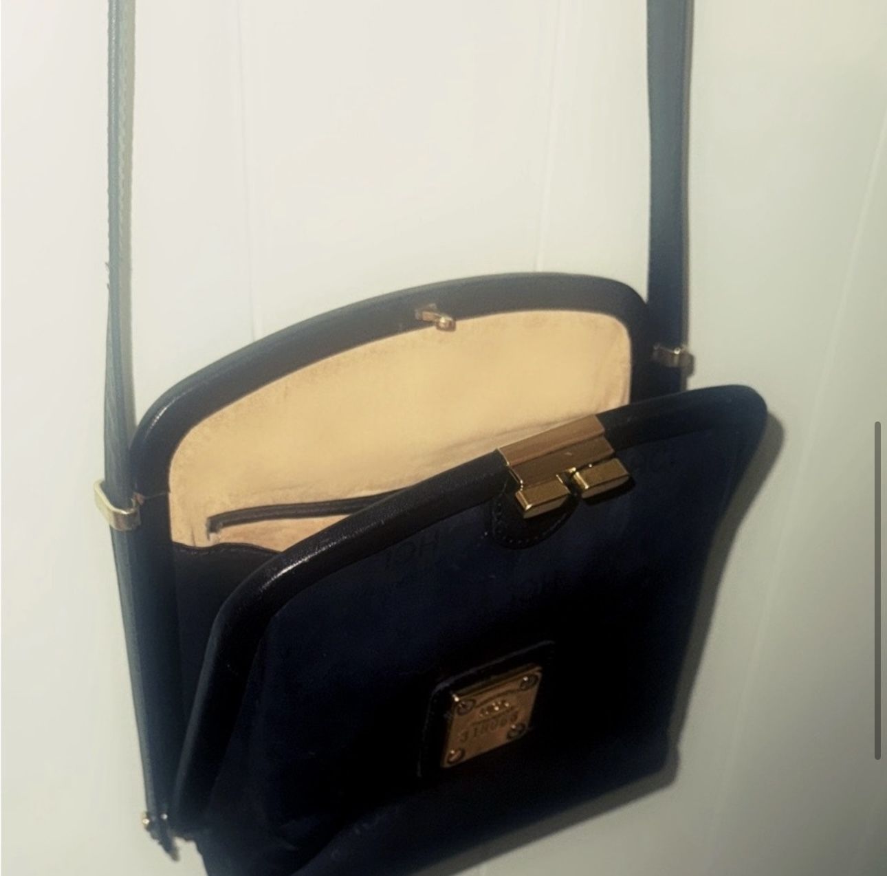 HCL leather handcrafted small crossbody. This bag is beautiful, classic. ised