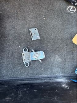 Butterfly Twist Latches (100+)
