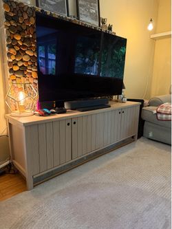 Entertainment center / console