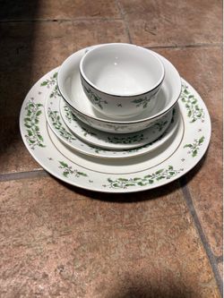 Gibson USA christmas dinner set