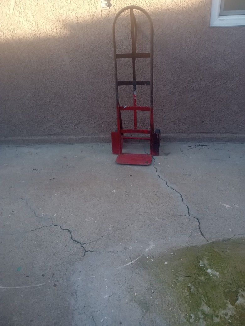 Diablo Para Cargar Cosas En El Este De Los Ángeles