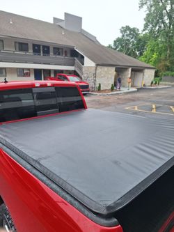 Tonneau cover  6.4 bed ram