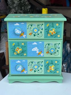 Kids wood jewelry box