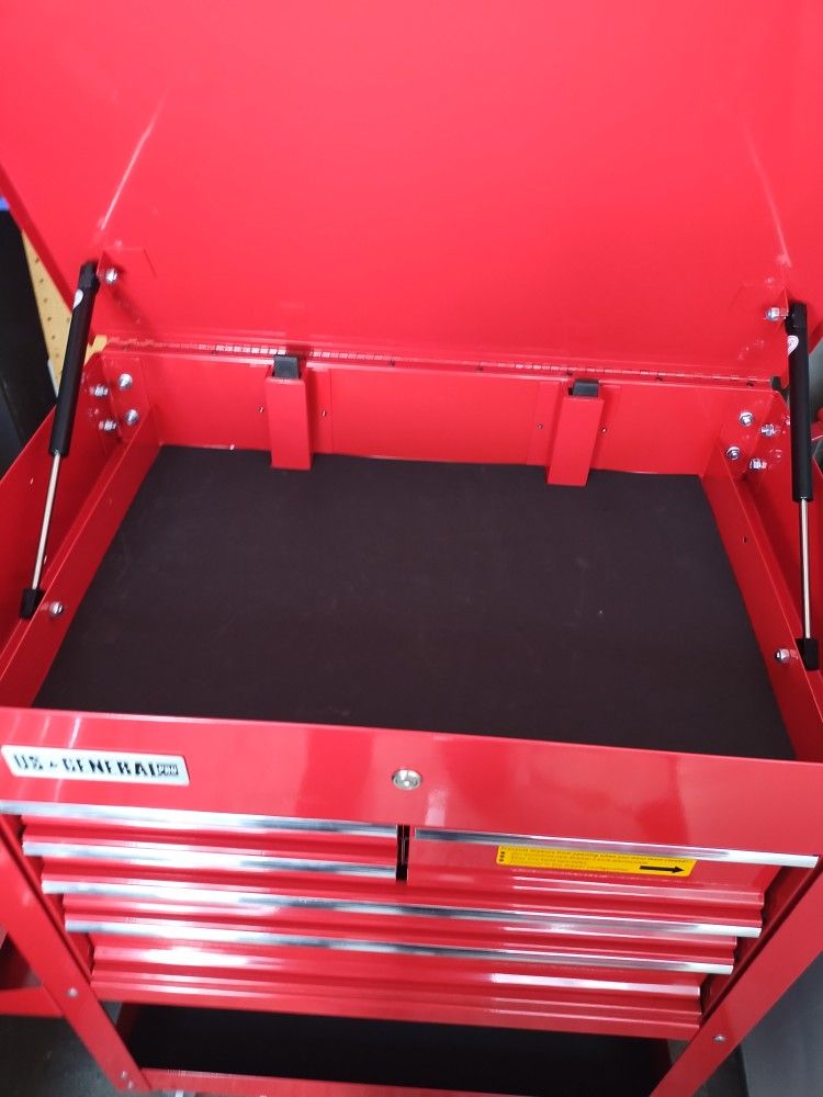 US General 5 Drawers Plus Top Storage. Has Keys. New Condition. Never Used. I Can Deliver For Extra.