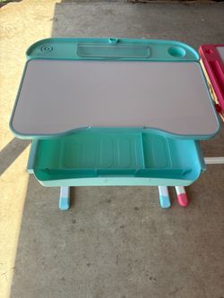 Kids desk