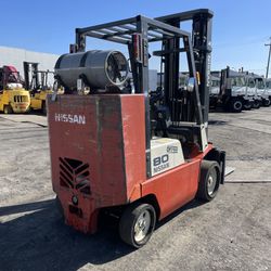 2005 Nissan 8000 lbs , 3 stage,  side shift , propane,  auto trans , side shift runs good forklift