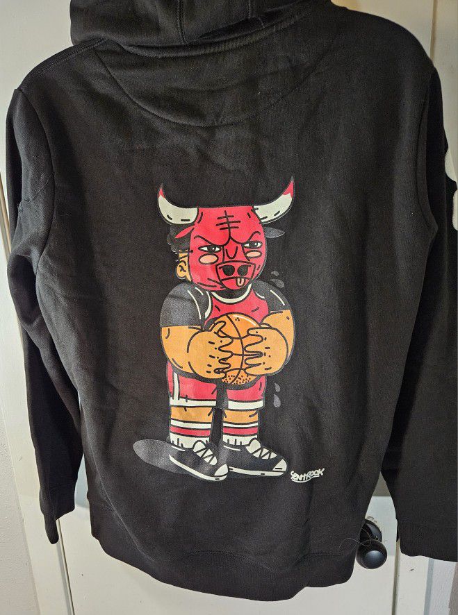 Chicago Bulls hoodie designed by Chicago artist Sentrock. Rare Limited edition. Size L.