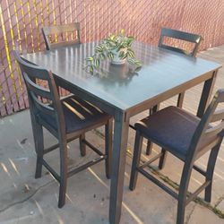 High  4 Chairs Dining Table