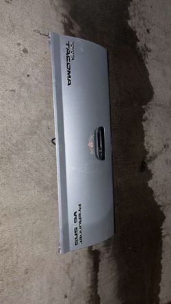 Toyota Tacoma tailgate