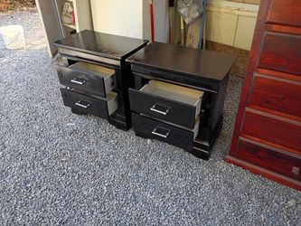 2 NIGHTSTANDS