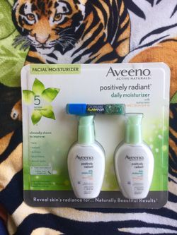 Aveeno Moisturizer 2 btl with free gift 🎁 🌼⛱☀️Sun protection & Moisturizer