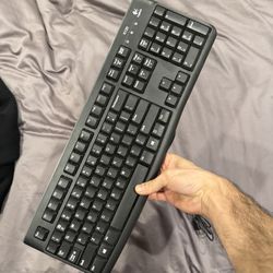 Fully Functional Logitech Keyboard For PC or GAMING