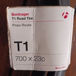 pair new 700X23 bike tires