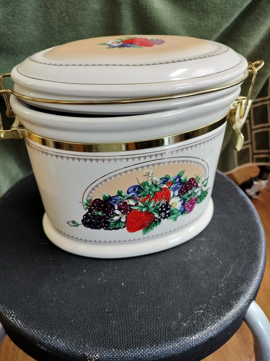 Ceramic Storage Container With Rubber Seal