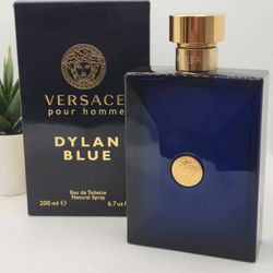 Versace 

Dylan Blue Pour Homme Eau de Toilette

6.7 fl 