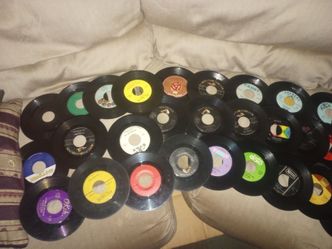 Automatic turntable included Vintage 45 RPM Vinyl Records Collection Lot