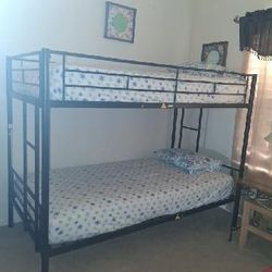 TWIN SIZE BUNK BED 