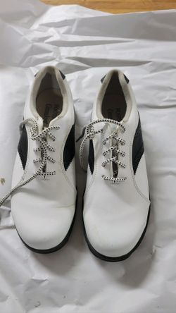 Women’s Golf shoes (size 7)