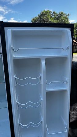 Mini fridge with freezer