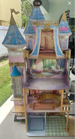 KidKraft Disney Princess Royal Celebration Dollhouse.